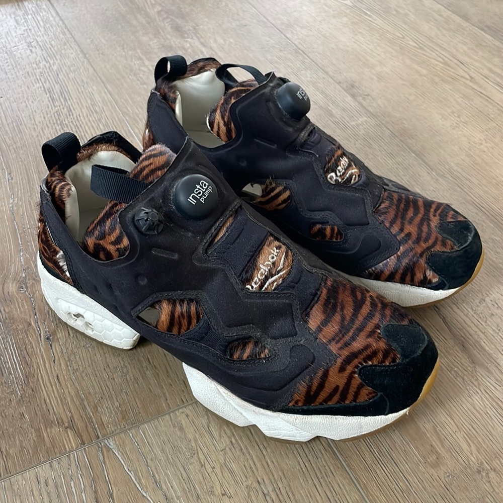 Reebok Disney Jungle Book Instapump Fury Women Size 8.5 Black/Gold/Chalk